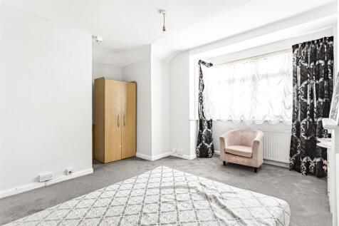 London Road - Bedroom 1.JPG