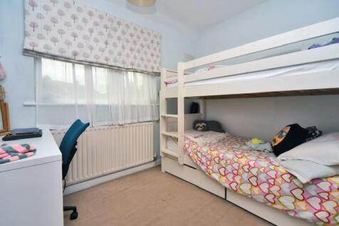80 bedroom childs.JPG