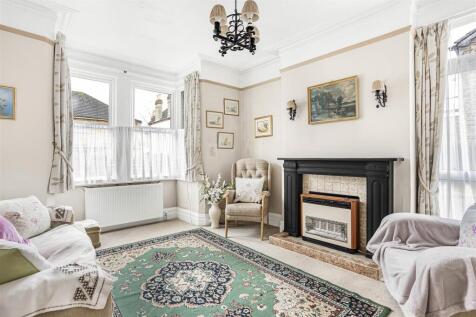Living 2  Wolsey Road.jpg