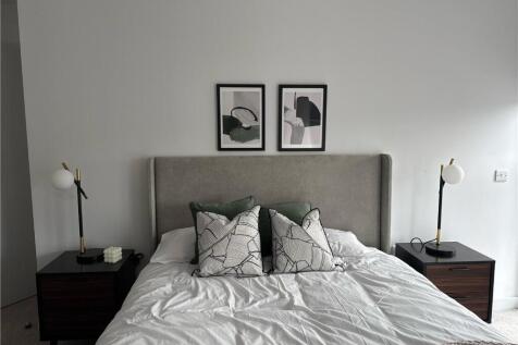 Novella 103-04.jpg