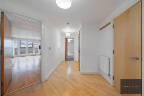 Flat 3, 376 Clapham Road SW9 9AR-11.jpg