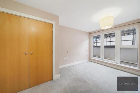 Flat 3, 376 Clapham Road SW9 9AR-8.jpg