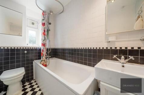 Flat 57, Stockwell Gardens SW9 0RY-7.jpg