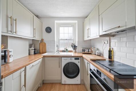 12A Mordaunt House SW8 2AL-10.jpg