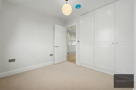 258C Battersea Park Road SW11 3BP-10.jpg