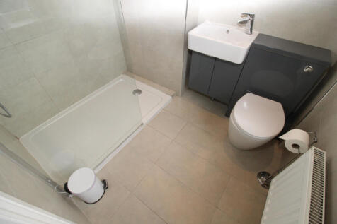 ensuite bedroom 2