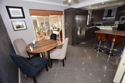 Kitchen / Dining