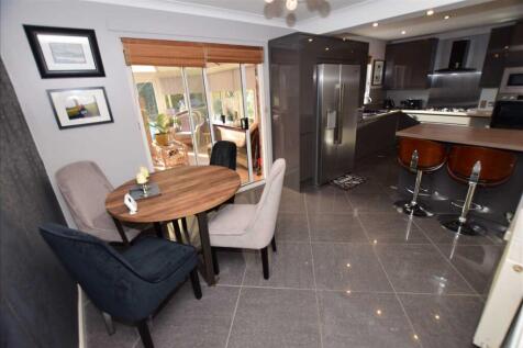 Kitchen / Dining