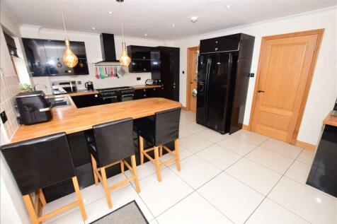 Kitchen / Dining