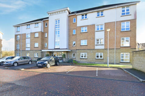 3 bed flat for sale in the desirable Hamilton Par