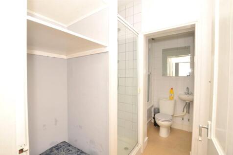 Shower / Dressing