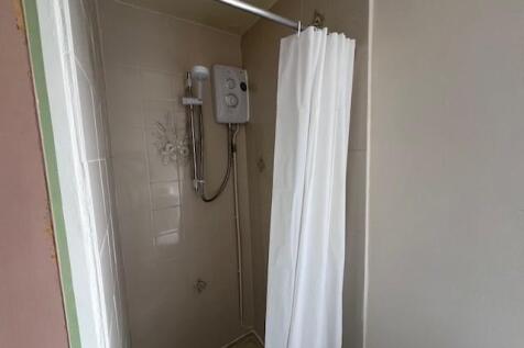 F5, 6VR Bathroom2.jpg