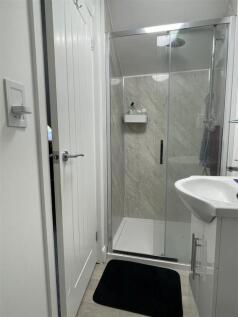 Rm 6 219 FR Shower.jpg