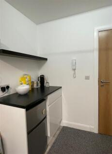 Rm6 219 FR kitchen.jpg