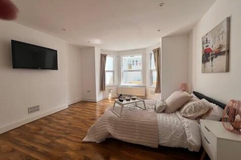 Bedroom...jpg