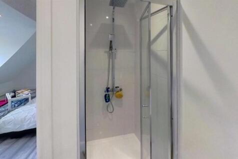 Top-Floor-Flat-32-Nightingale-Bathroom.jpg