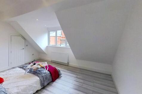 Top-Floor-Flat-32-Nightingale-Bedroom 1.jpg
