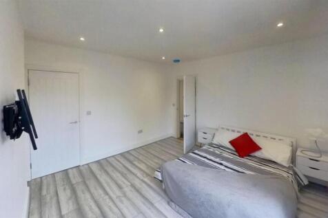 Top-Floor-Flat-32-Nightingale-Bedroom.jpg