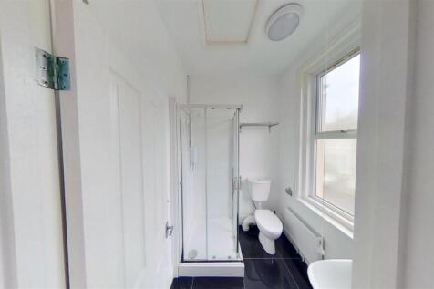 Gains-Road-Room-5-ensuite.jpg