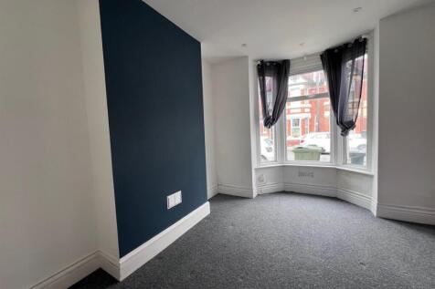 Bedroom 1.jpg