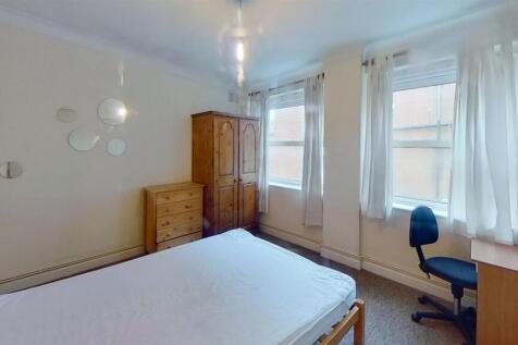 Flat-2-32-33-Hamsphire-Terrace-PO1-2QF-Bedroom(1).