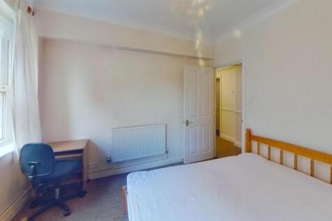 Flat-2-32-33-Hamsphire-Terrace-PO1-2QF-Bedroom(2).