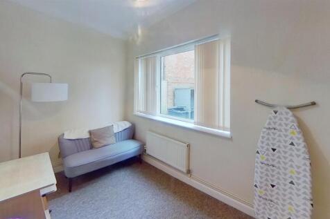 Flat-2-32-33-Hamsphire-Terrace-PO1-2QF-Bedroom(3).