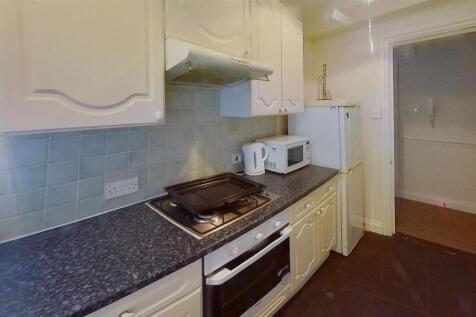 Flat-2-32-33-Hamsphire-Terrace-PO1-2QF-Kitchen.jpg