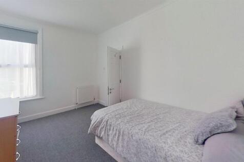 6-Victory-Road-Bedroom(6).jpg