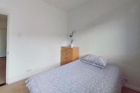 31-Telephone-Road-Bedroom room 3.jpg