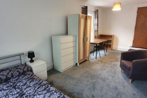 Upstairs back bedroom.jpg