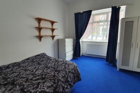 Bedroom 1.jpg
