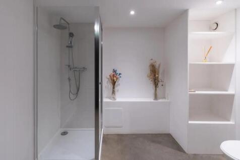 LSC Studio interior shower.jpg