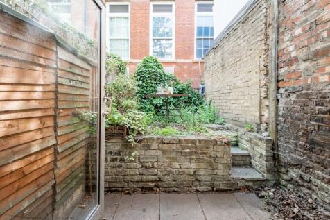 Upper Street 124  Garden.jpg