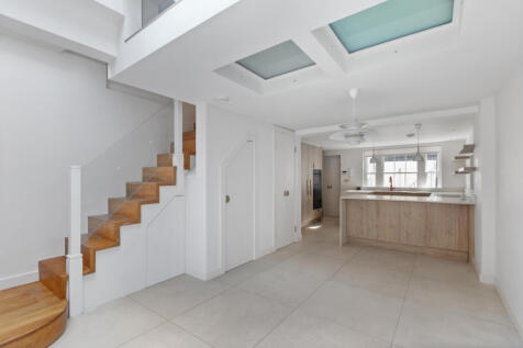 Open Plan Reption/Kitchen