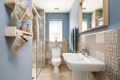 Beat the morning rush with an en suite room room to bedroom 2