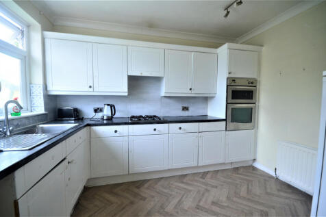 Four Bedroom End Terrace House