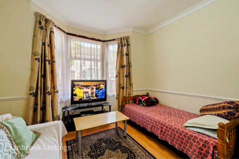 Three Bedroom Mid terrace house for sale