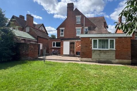 30 New Town Road gdn.jpg