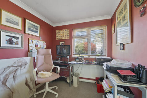 Bedroom1 / Office