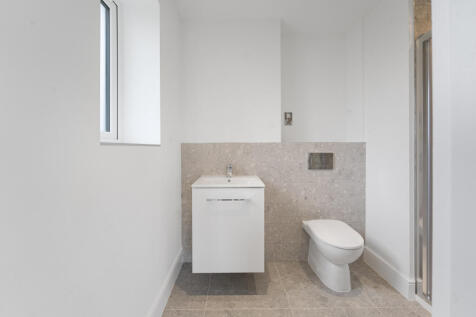 Bedroom 2 En-Suite (P8)