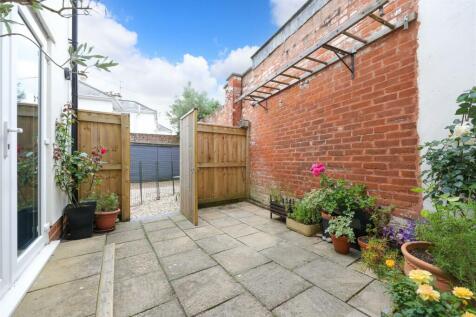 Owners Courtyard.JPG