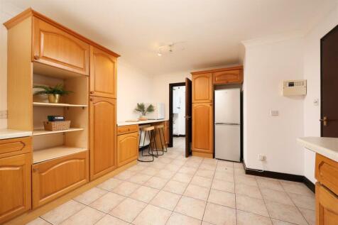14 Challoner Court 5.JPG