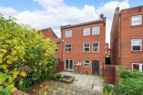 14 Challoner Court 11.JPG