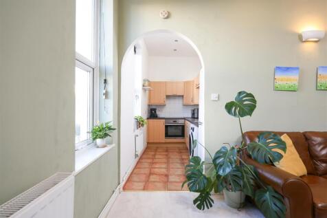 4&#64;1 Claremont Rd 2.JPG