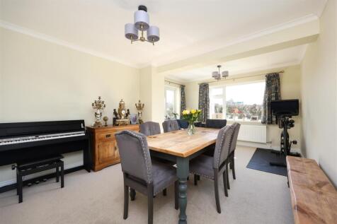 16 Silbury Rise 3.JPG
