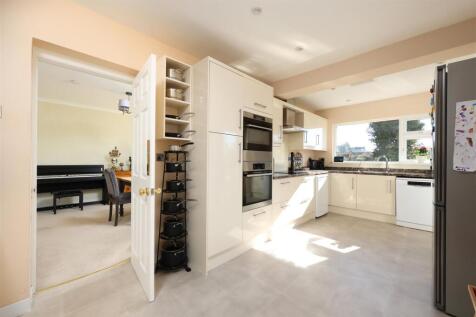 16 Silbury Rise 6.JPG