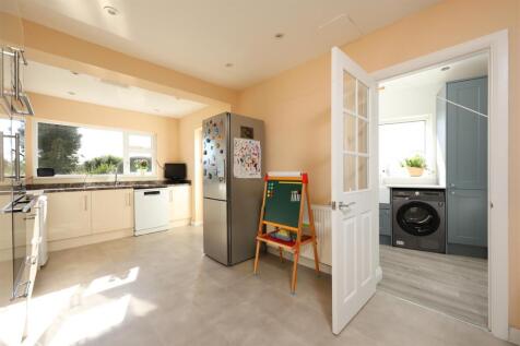 16 Silbury Rise 10.JPG