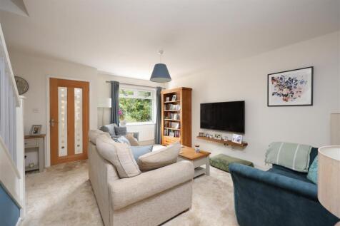 36 Roberston Drive 2.JPG