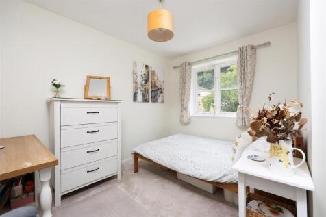 36 Roberston Drive 25.JPG